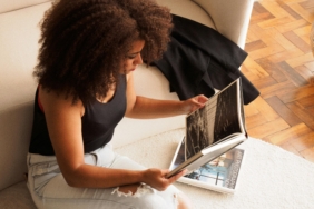 Demet Özdemir Eşref Rüya'da Ebru Gündeş'in Şarkısını Seslendirdi