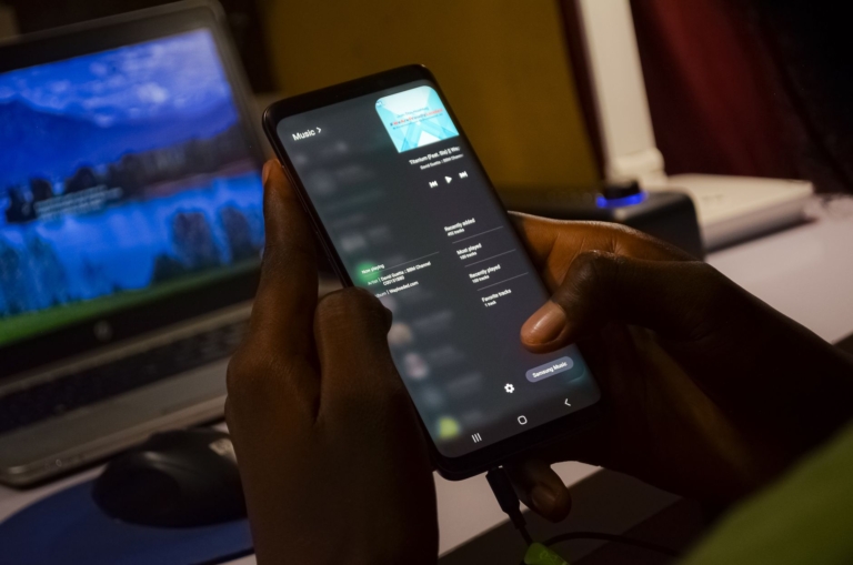 Deezer, AI Müziklerini Kullanıcılardan Gizleyecek